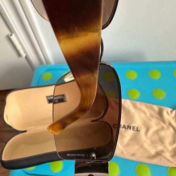 CHANEL Tortoise Shell Sunglasses with Silver Logo - Picture 7 of 10